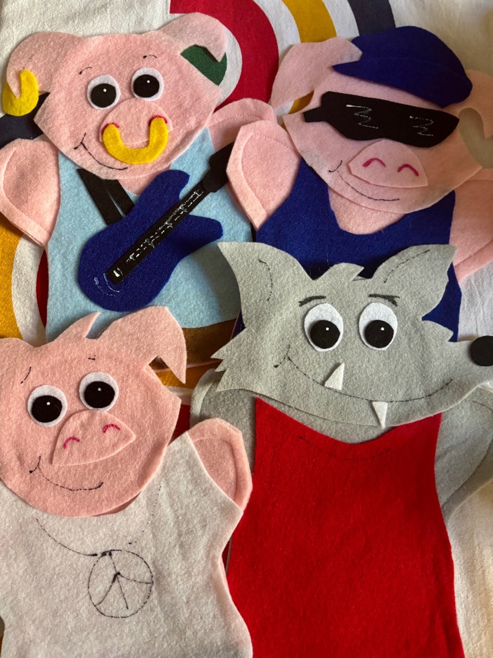 Bundle of FOUR felt puppets, never used. "Les trois petits cochons" characters.